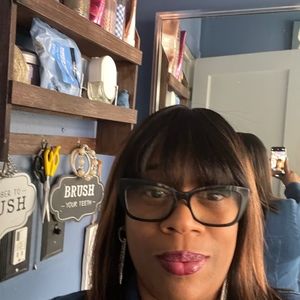 Meet your Posher, Angela